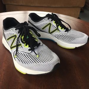 Men’s New Balance 890 V6 running sneakers